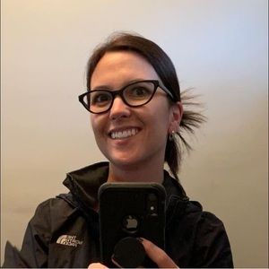 Meet your Posher, Caitlin